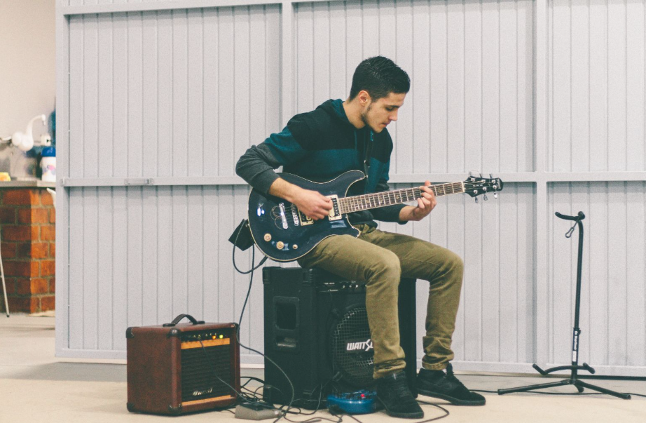 Unleash Your Creativity with Guitar Lessons in Auckland: