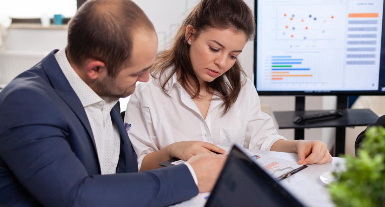 Navigate Retirement Confidently with a Knowledgeable Financial Retirement Planner