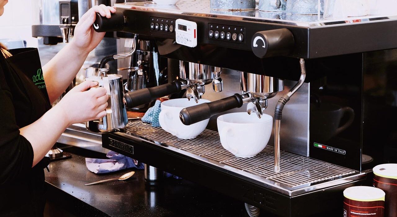 The Benefits of Choosing a Refurbished Espresso Machine for Your Home Café